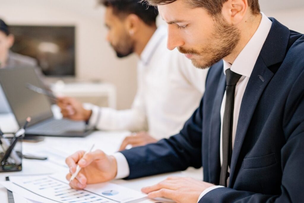 Buy apartment in Dubai investment analysis and property evaluation