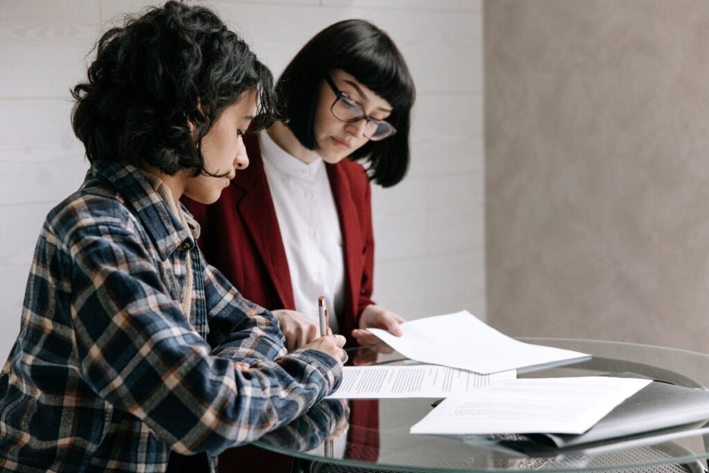 Buy house in Dubai signing real estate contract with professional guidance
