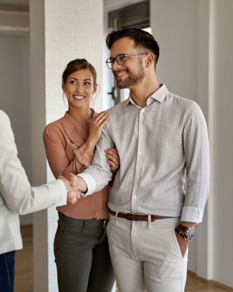 Couple discussing relocation to Dubai and receiving professional advice