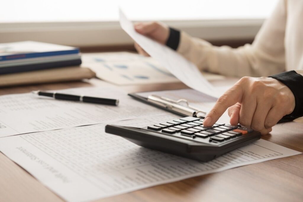 Company formation Dubai requires careful cost planning with documents and calculator